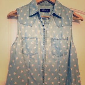 Sail boat sleeveless button up